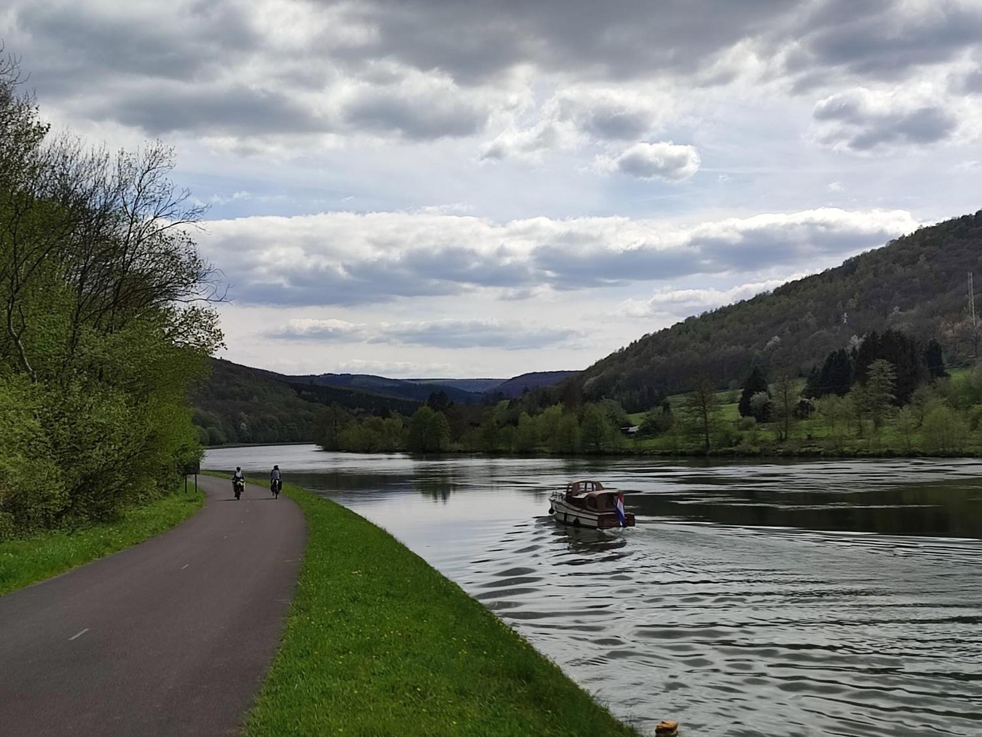 Entre Meuse Et Foret Revin  Exterior photo
