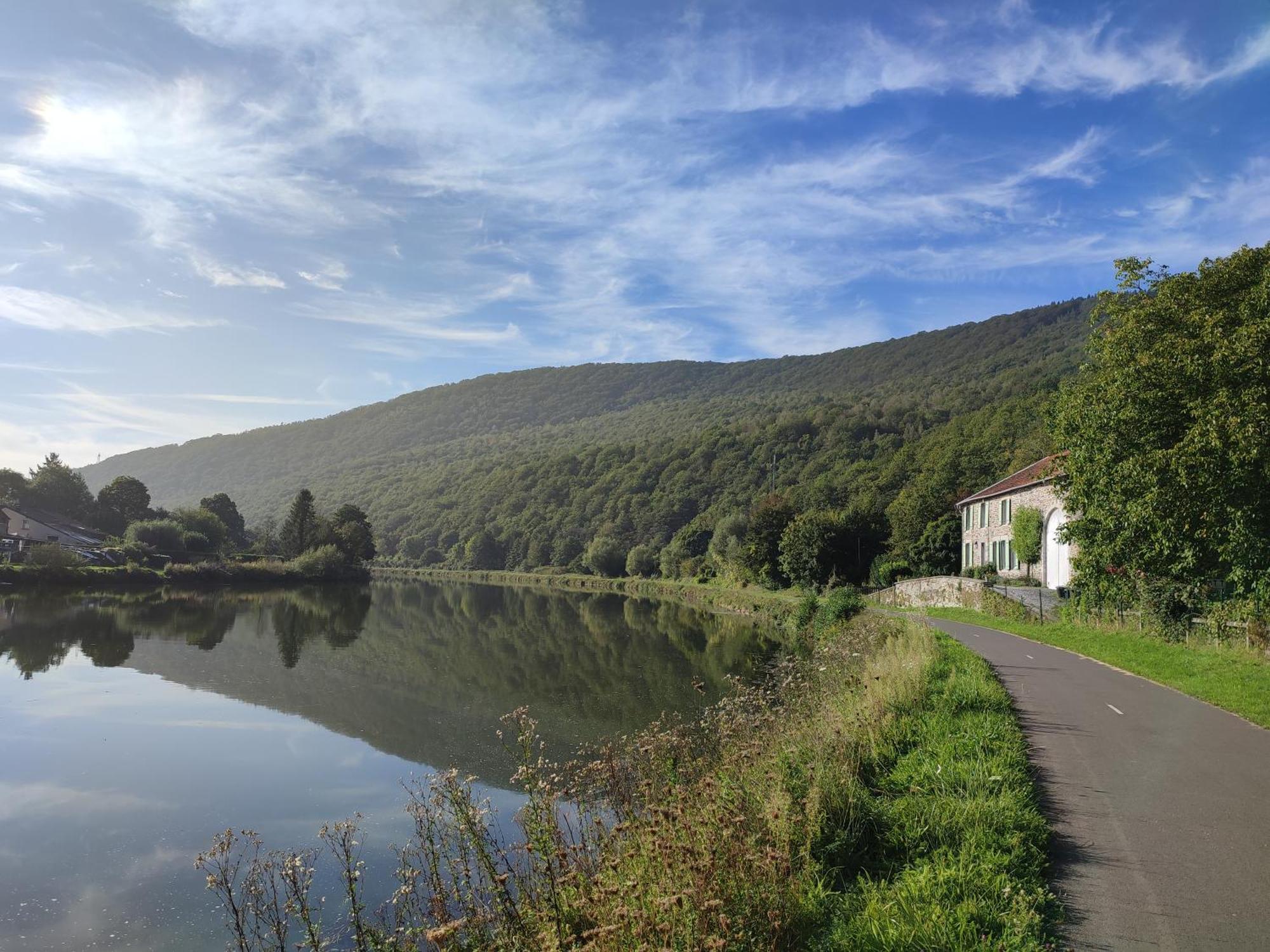 Entre Meuse Et Foret Revin  Exterior photo