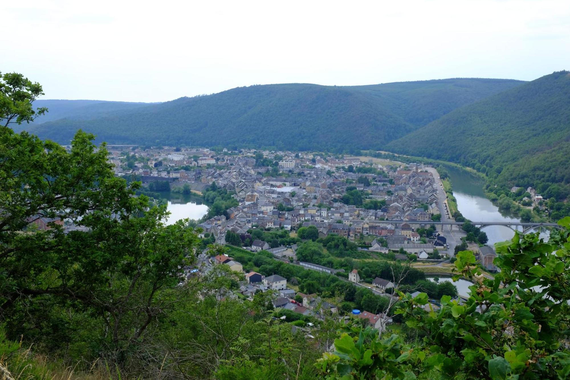 Entre Meuse Et Foret Revin  Exterior photo