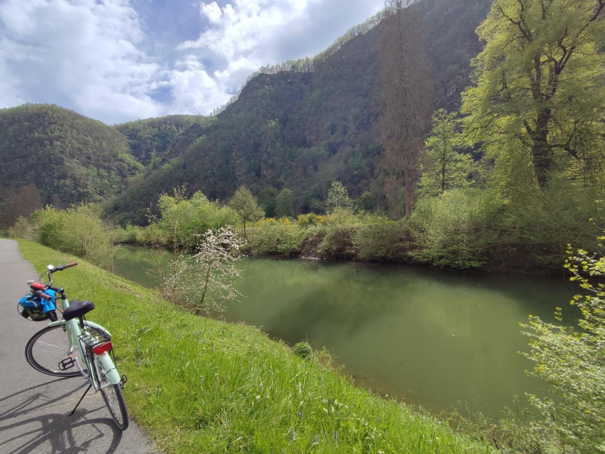 Entre Meuse Et Foret Revin  Exterior photo