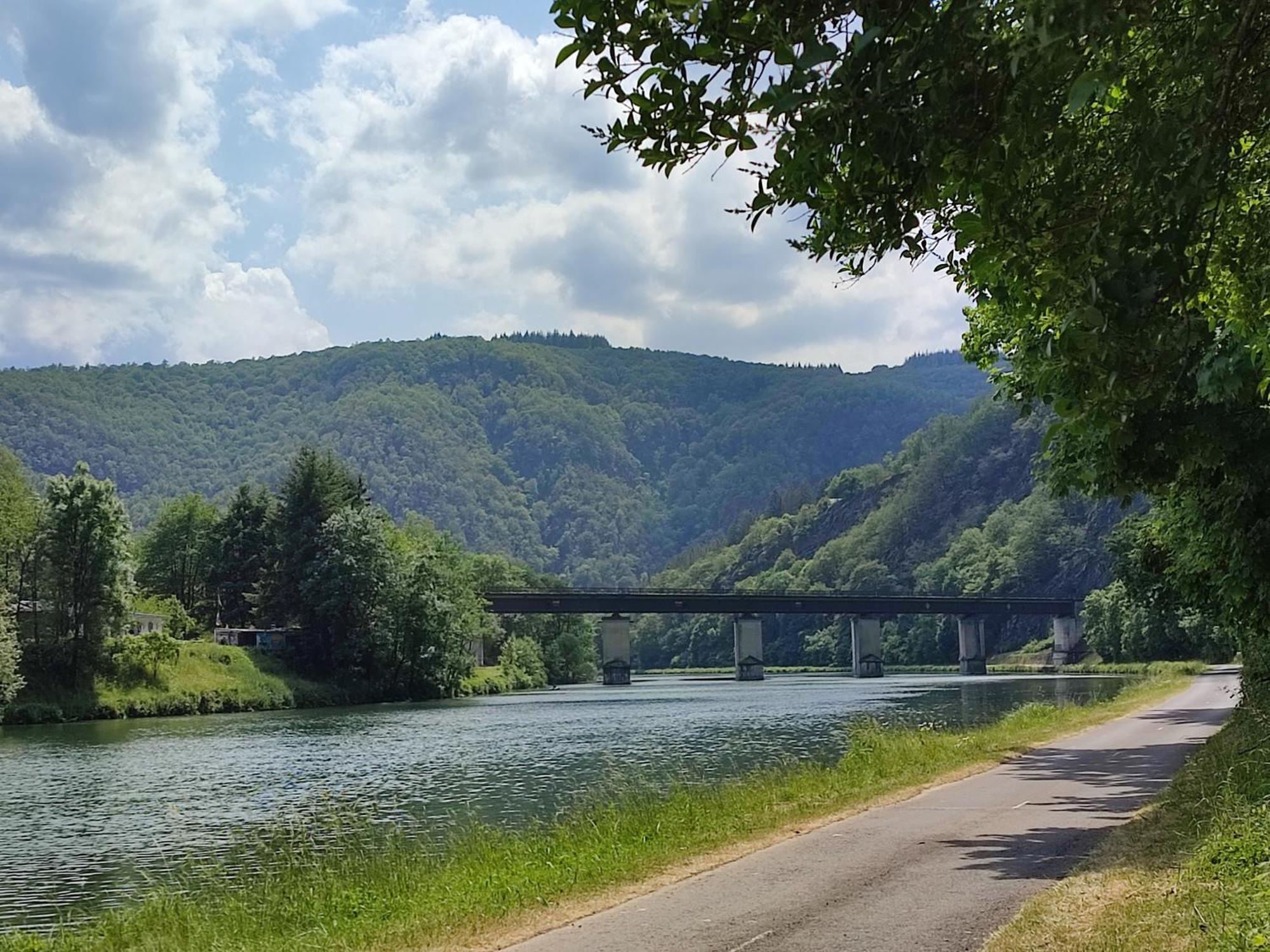 Entre Meuse Et Foret Revin  Exterior photo